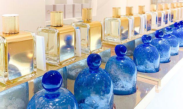 Blue glass smelling domes and gold perfume bottles displayed for exploring Veronique Gabai olfactive families.