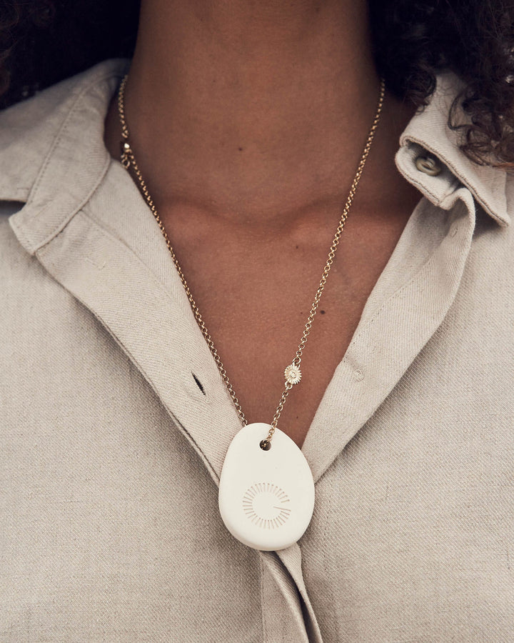 CERAMIC PEBBLE - white/gold