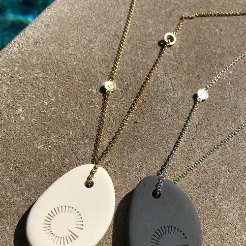 CERAMIC PEBBLE - white/gold