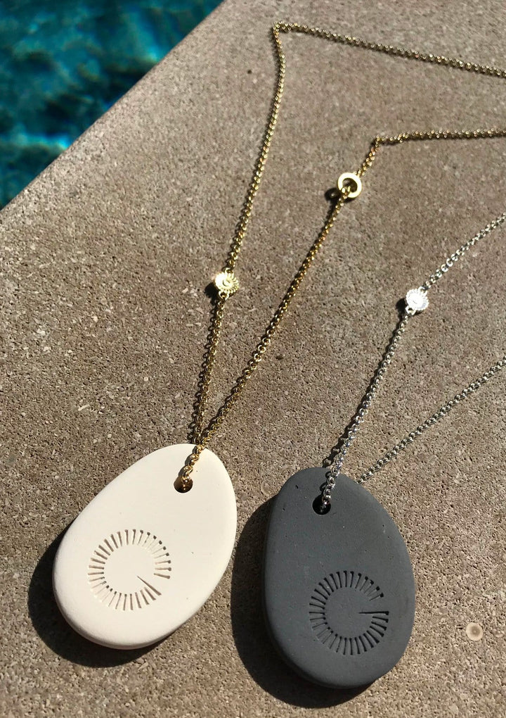 CERAMIC PEBBLE - white/gold